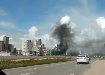 Após atropelamento de ciclista, população interdita BR 230 em Cabedelo