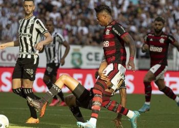 Com falha de Hugo nos acréscimos, Flamengo cede o empate no Castelão