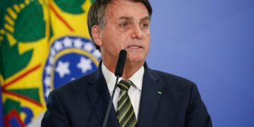 Bolsonaro visita João Pessoa, entrega dois residenciais e anuncia reajuste do Auxílio Brasil de R$ 400 para R$ 600