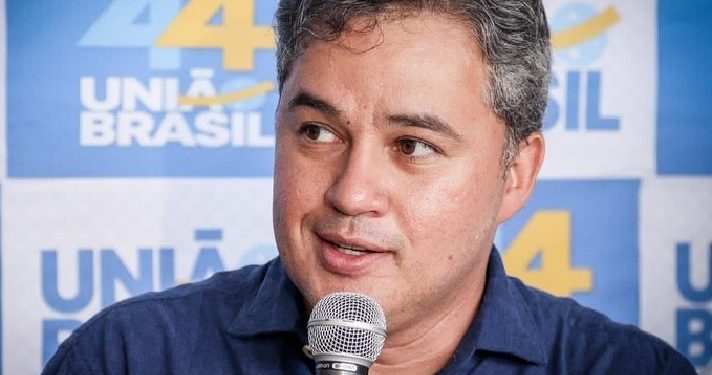 Efraim Filho comemora apoio do prefeito de Campina Grande à sua pré-candidatura ao senado