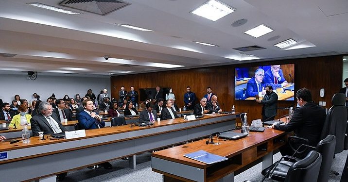 Senadores e juristas criticam “ativismo” do STF em debate da CTFC
