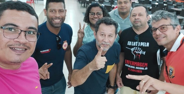 Candidato a deputado estadual ligado à enfermagem reúne assessoria para planejar campanha
