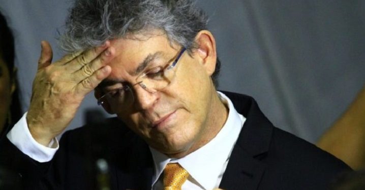 MPE entra com ação para impugnar candidatura de Ricardo Coutinho