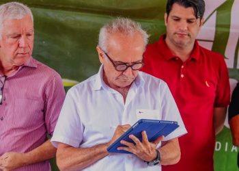 Prefeito Cícero Lucena assina ordem para pavimentar 17 ruas em Mangabeira