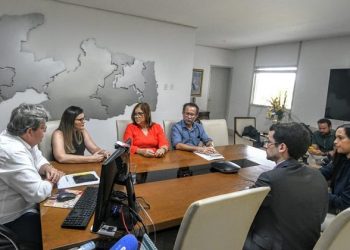 Em reunião com sindicatos ligados à enfermagem, João Azevedo assume compromisso de pagar o piso