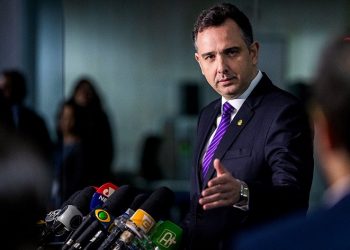 Pacheco apresenta medidas para financiar piso dos enfermeiros