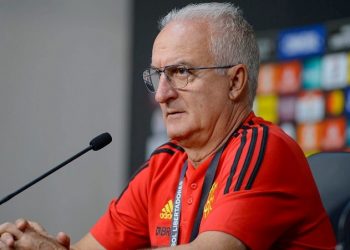 Campeão da Libertadores, Dorival Júnior anuncia saída do Flamengo