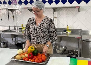 Alline Grisi fala sobre contaminação alimentar no ambiente das cozinhas