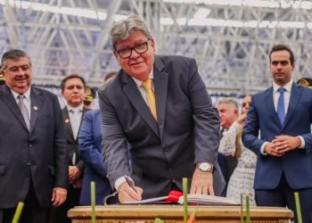 João Azevêdo e Lucas Ribeiro tomam posse como governador e vice-governador da Paraíba