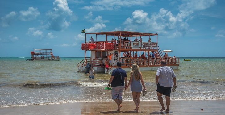 Alta estação atrai turistas e movimenta orlas de João Pessoa e região Metropolitana