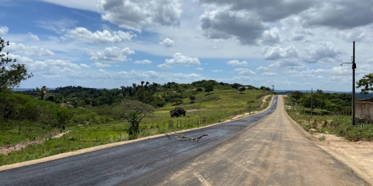 Pavimentação da estrada que liga Arara a Serraria está na fase de conclusão