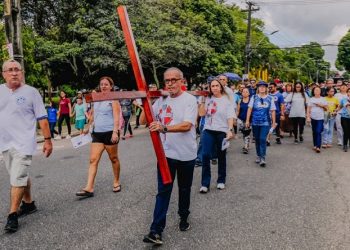 Prefeito de João Pessoa participa de Via Sacra na região central da capital