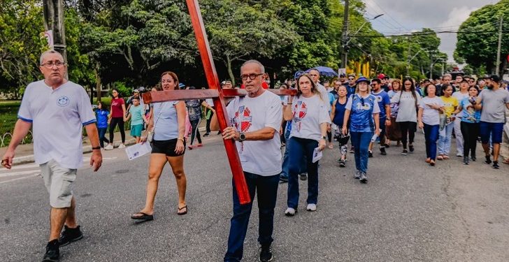Prefeito de João Pessoa participa de Via Sacra na região central da capital