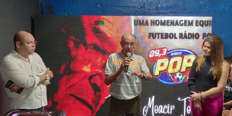 POP FM se destaca, faz homenagem a Eudes Toscano e inaugura moderna cabine de transmissão no Almeidão
