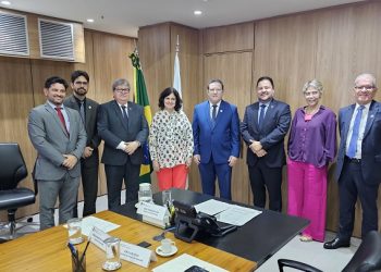 Governador da Paraíba discute pagamento do Piso Salarial da Enfermagem com ministra da Saúde