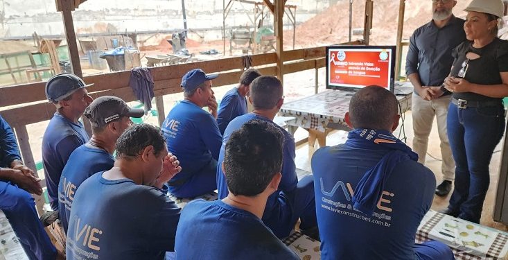 ISOMEDICINA promove palestra sobre a importância da doação de sangue na La Vie Construções & Incorporações