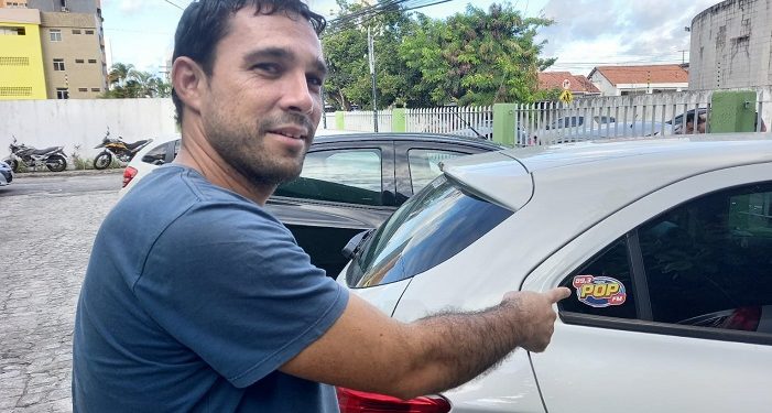 Adesivo da POP FM vira febre e está bem aceito por motoristas de João Pessoa