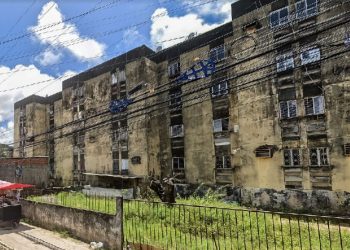 Sobe para 14 o número de mortos em prédio que desabou no Grande Recife