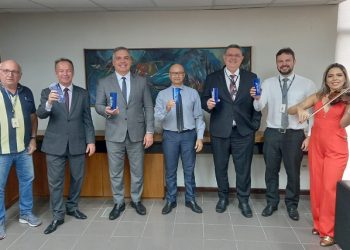 ASTRA-13 faz homenagem a servidores e magistrados com distribuição de brindes alusivos ao Dia dos Pais