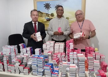 Padre faz visita à ASTRA-13 e religioso abençoa associação e setores do TRT da Paraíba