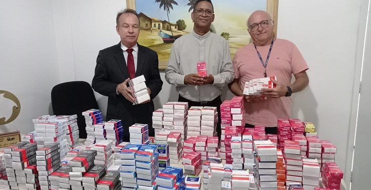 Padre faz visita à ASTRA-13 e religioso abençoa associação e setores do TRT da Paraíba