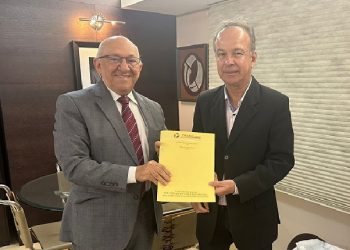 Ao lado do Tabelião Germano Toscano de Brito, Sérgio Teixeira toma posse para mais um biênio à frente do CCAPB