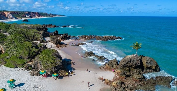 Praia de Tambaba sedia torneio de surf naturista neste fim de semana