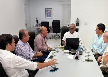 SEDE PRÓPRIA: prefeito Cícero Lucena recebe integrantes do Clube do Carro Antigo da PB e atende pleito da entidade