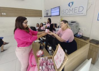 ISOMEDICINA inicia “Outubro Rosa” com decoração temática, palestras e foco na prevenção