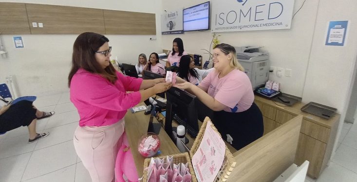 ISOMEDICINA inicia “Outubro Rosa” com decoração temática, palestras e foco na prevenção