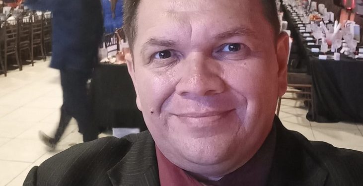 Jornalista se destaca como Mestre de Cerimônia e apresentador de grandes eventos