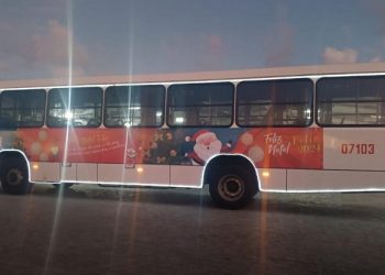 Ônibus com temática natalina começam a circular pelas ruas de João Pessoa