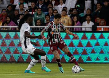 Fluminense sente a altitude e perde para a LDU no jogo de ida da Recopa Sul-Americana