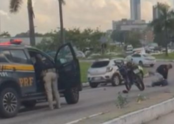 Motociclista fica gravemente ferido em acidente na BR 230 em frente ao Hospital de Trauma da Capital