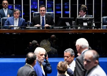 Senado aprova PEC que criminaliza posse e porte de qualquer quantidade de droga