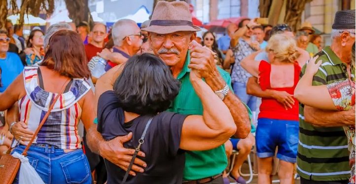 Forró toma conta do primeiro Sabadinho Bom de junho