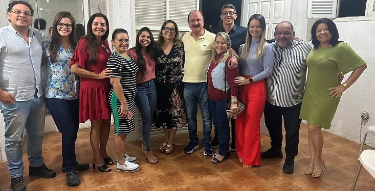 Durval Ferreira faz reunião com sua equipe de apoiadores da área da saúde