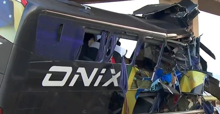 Acidente com ônibus em São Paulo deixa 10 mortos e dezenas de feridos