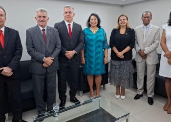 ASTRA-13 representa servidores em solenidade na ALPB que homenageou presidente do TRT-PB