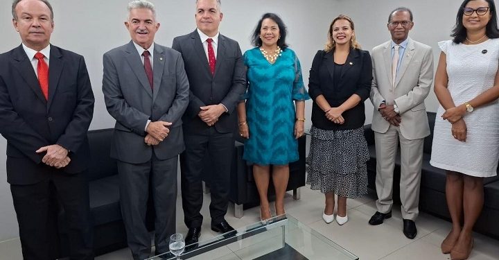 ASTRA-13 representa servidores em solenidade na ALPB que homenageou presidente do TRT-PB