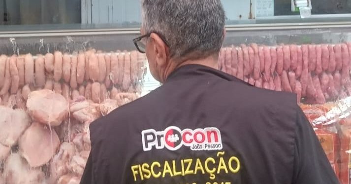 Fiscalização do Procon de João Pessoa em açougues notifica quatro supermercados da Capital