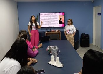 ISOMEDICINA encerra Outubro Rosa com palestra educativa e ação de beleza para suas colaboradoras