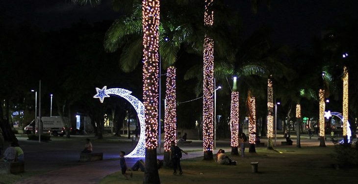 Decoração natalina começa a ser instalada nas ruas de João Pessoa