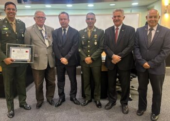 Sérgio Teixeira representa a Astra-13 em solenidade na ALPB que concedeu cidadania paraibana ao Capitão Douglas Teixeira