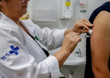 Ministério da Saúde amplia idade para receber vacina contra a dengue