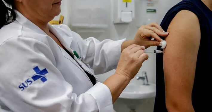 Ministério da Saúde amplia idade para receber vacina contra a dengue