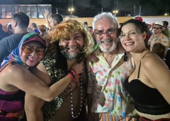 Bloco mais irreverente do pré-carnaval desfila no Centro Histórico de João Pessoa