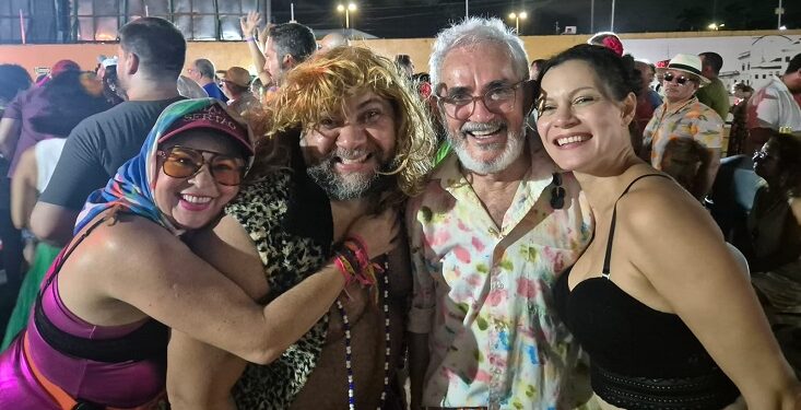 Bloco mais irreverente do pré-carnaval desfila no Centro Histórico de João Pessoa