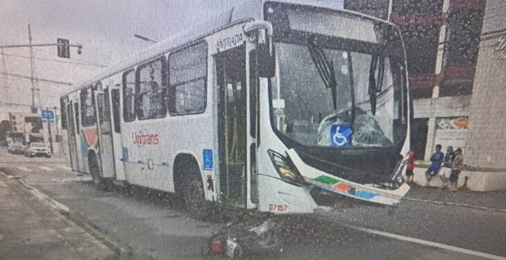 Acidente com vítimas entre ônibus e moto é registrado neste domingo em João Pessoa