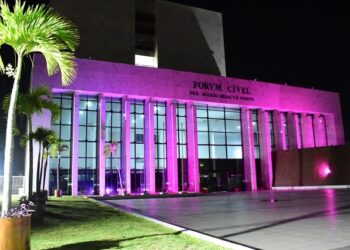 Prédios da Justiça da Paraíba ganham iluminação especial alusiva ao Outubro Rosa